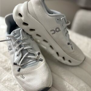 On Cloud Women’s Running Shoes – Size 6 (EU 37)